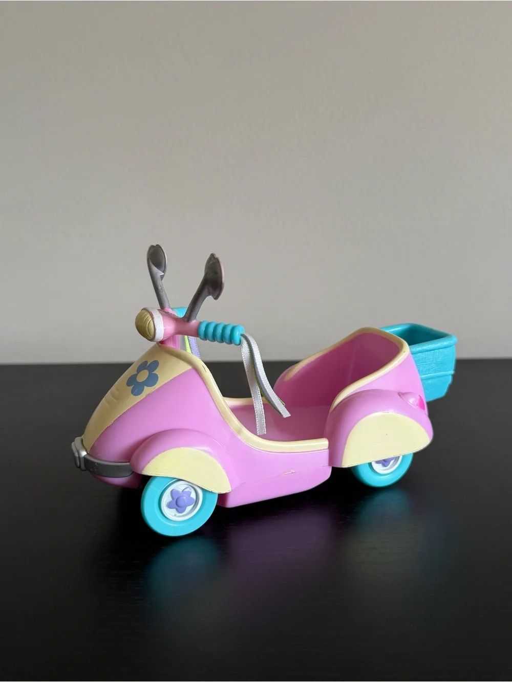 Hasbro My Little Pony Scooter Pull Back Butterfly Island Breeze’s Vehicle 2004
